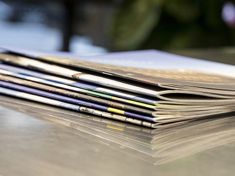 Lisää tietoa eduskunnan esitteistä.