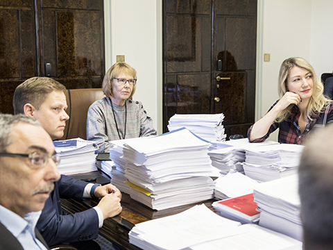 Lisää tietoa valiokunnista.