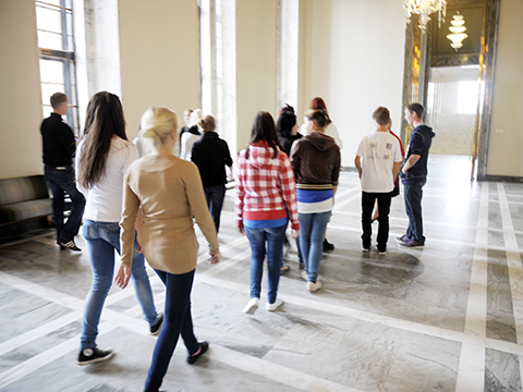 Lisää tietoa eduskunnan opastetuista kierroksista.