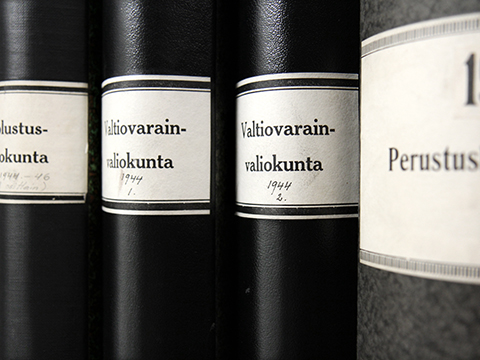 Lisää tietoa arkiston palveluista.