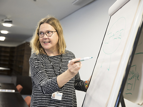 Lisää tietoa kirjaston koulutuksista.