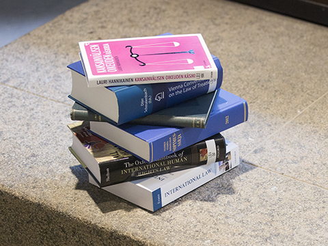 Lisää tietoa kansainvälisen oikeuden tietopaketeista.