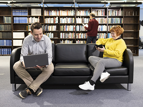 Lisää tietoa sähköisistä aineistoista.