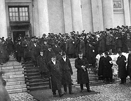 Lisää tietoa vasemmistöenemmistöisestä eduskunnasta.