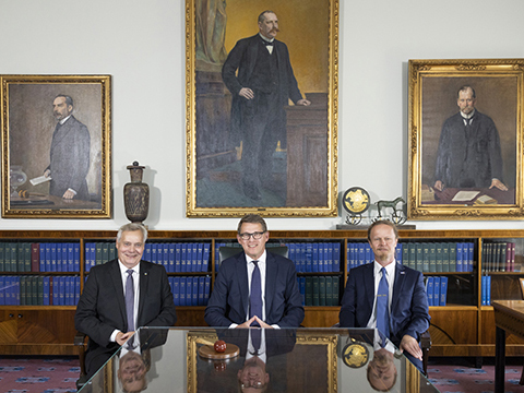 Lisää tietoa puhemiehen tehtävistä.