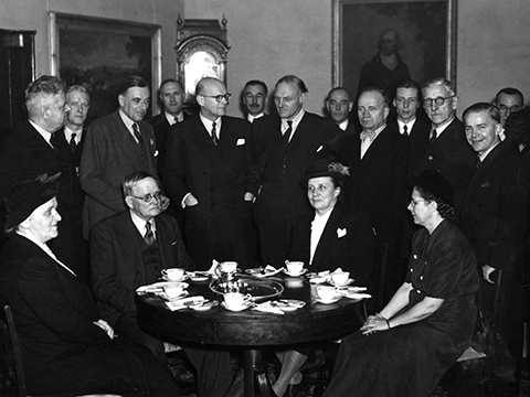 Lisää tietoa: Suomalainen puhemies kansainvälisessä vertailussa