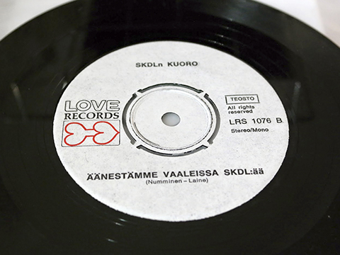 Lue lisää vaalimainoskokoelmasta.