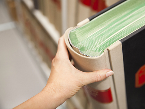 Lisää tietoa eduskunnan arkiston palveluista.