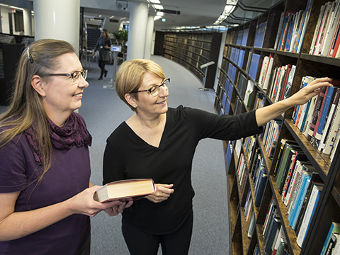 Lisää tietoa kirjaston toiminnasta.