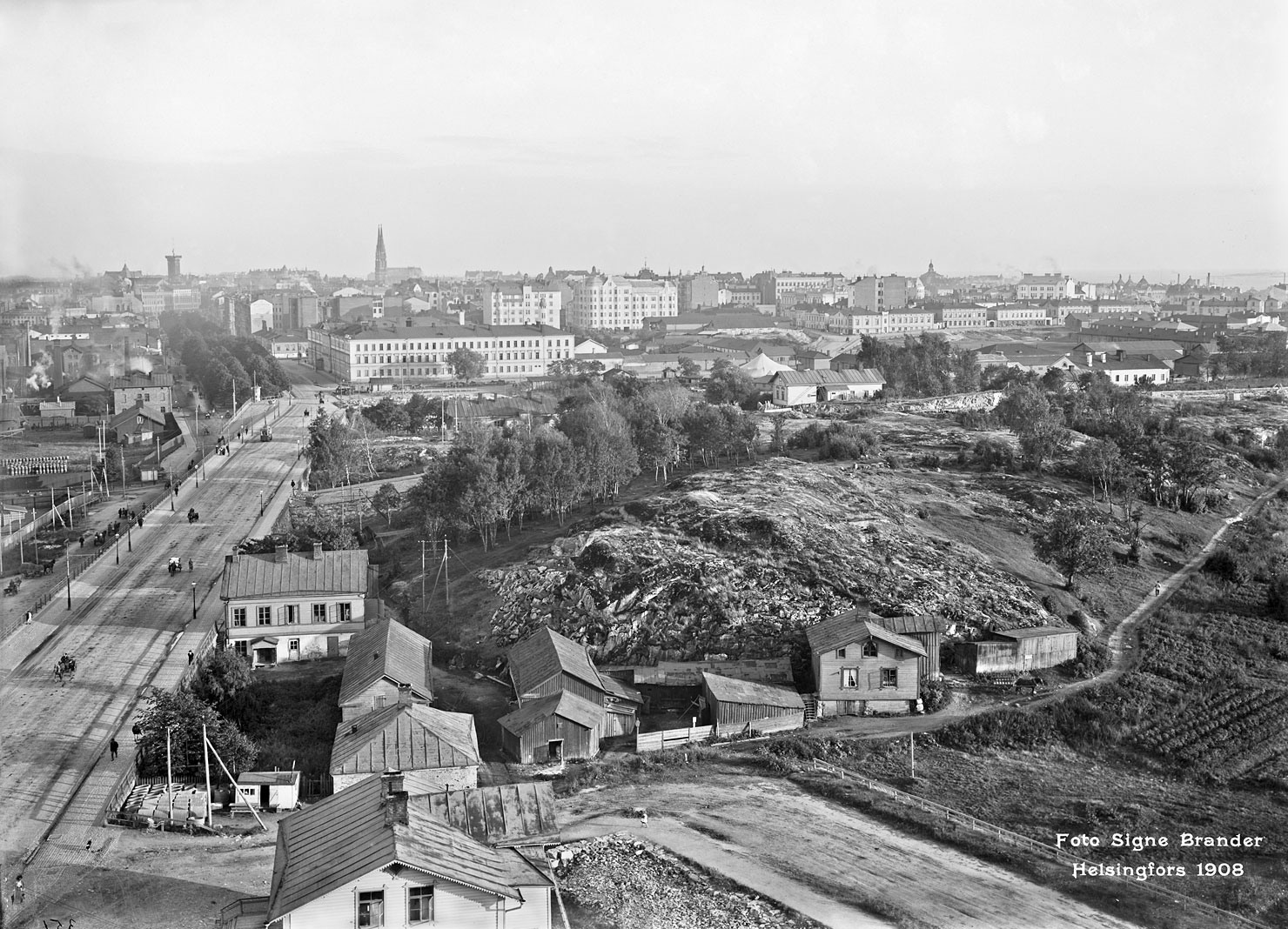 Valokuvassa ilmakuvan näkymä Arkadianmäestä ympäristöineen vuonna 1924, kun Eduskuntatalon rakentamista vasta päätettiin.
